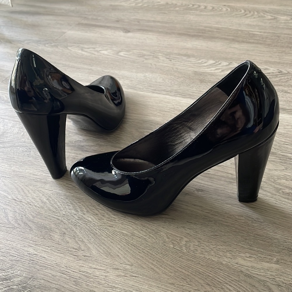 Marc by Marc Jacobs Classic Black Patent Leather Pumps IOB